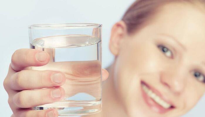 補完牙喝冰水會痛正常嗎？
