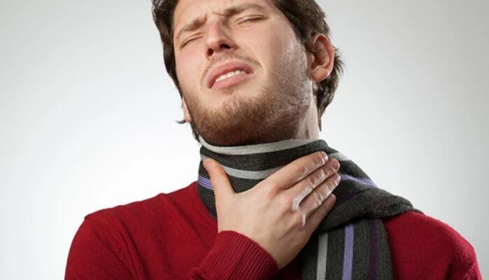 低燒喉嚨痛什麽原因